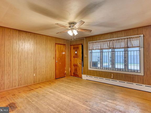 4th image of 341 Hazel St