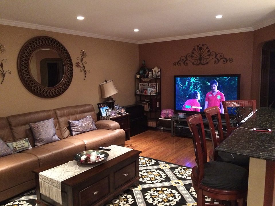 2nd image of 2425 77th St #2