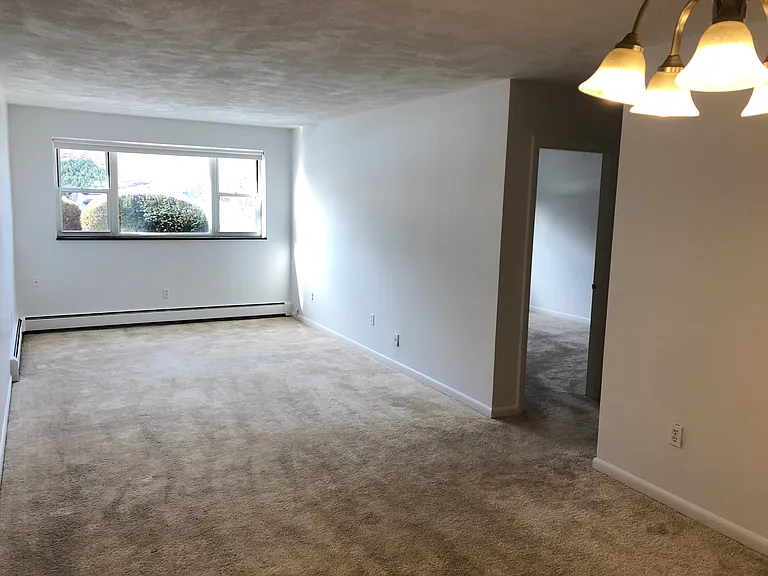 Lexington St Apartments — Photo 50