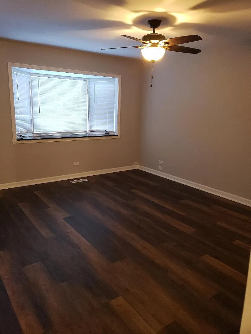 3 bed, 988 sqft, $2,100 — Photo 2