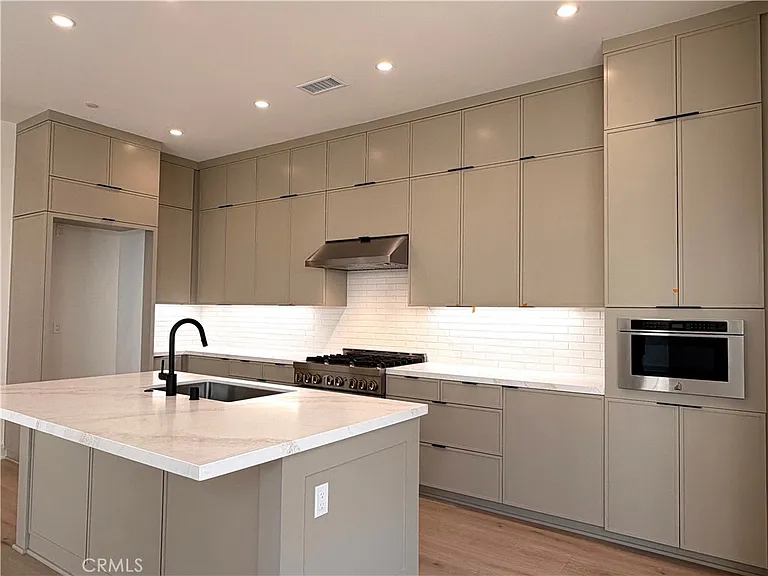 208 Maricopa — Photo 4