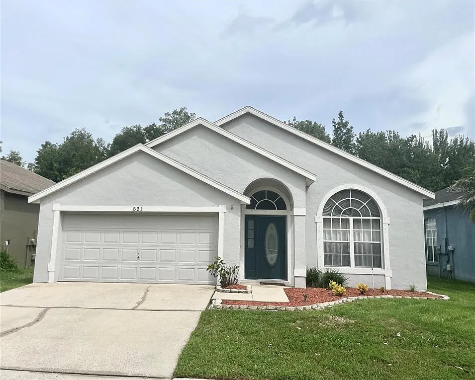 3 bed, 2.0 bath, 1834 sqft, $2,300 — Photo 1