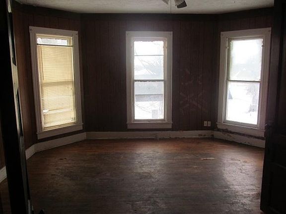 2nd image of 616 N Odell Ave