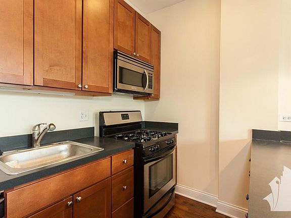 3rd image of 2834 N Albany Ave APT 1L