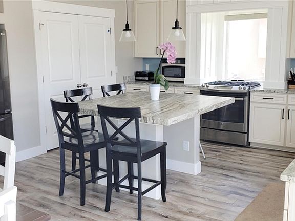 Large pantry and stainless steel appliances!