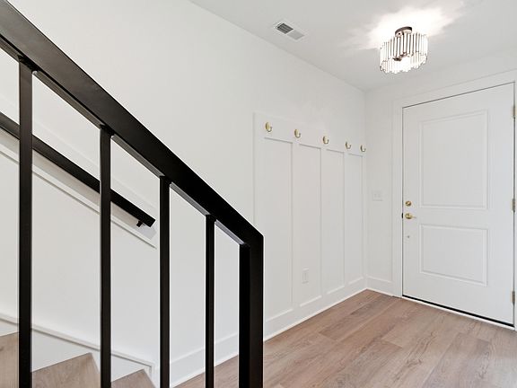4th image of 710 W North St #102