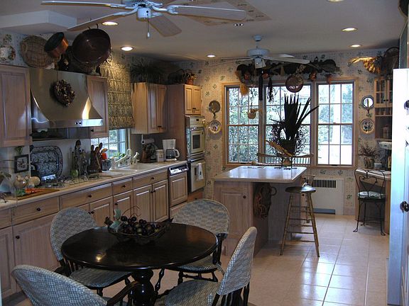 Eat in kitchen