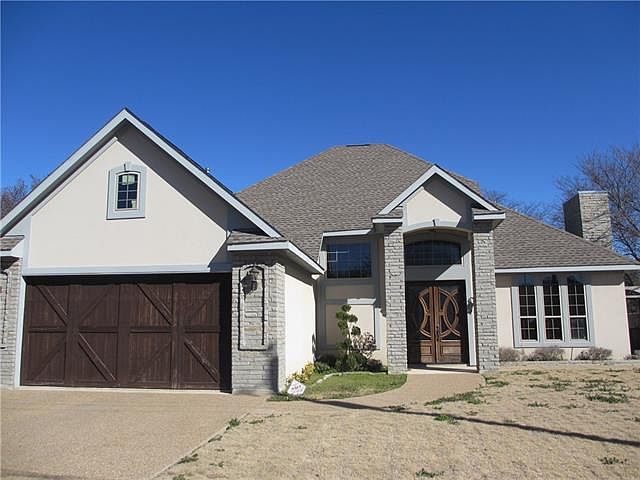 1st image of 204 Shady Oaks Cir