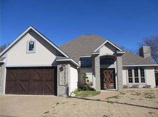 204 Shady Oaks Cir, Shady Shores, TX 76208