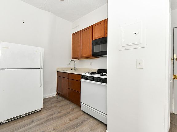 5th image of 410 Washington St APT 15