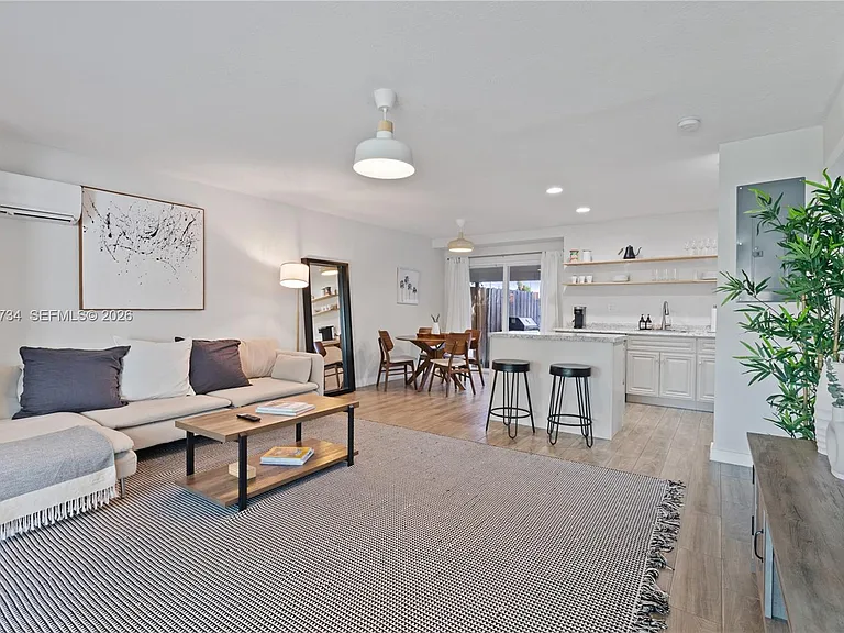 300 SW 23rd St #2 — Photo 4