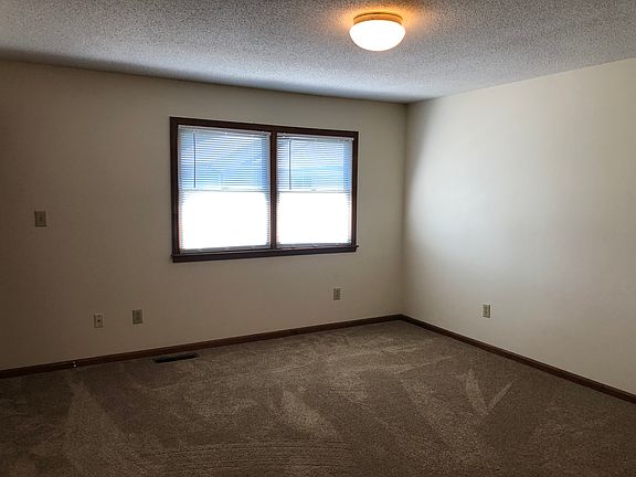 5th image of 107 Hillcrest Dr
