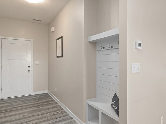 3rd image of 238 NE Meadow Ln