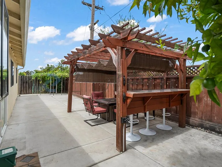 2872 Pickford Pl — Photo 24