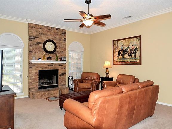 4th image of 624 Waterwood Ln