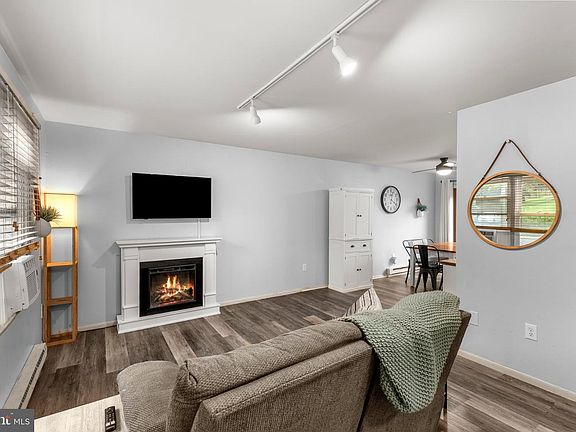 3rd image of 305 Fulton St