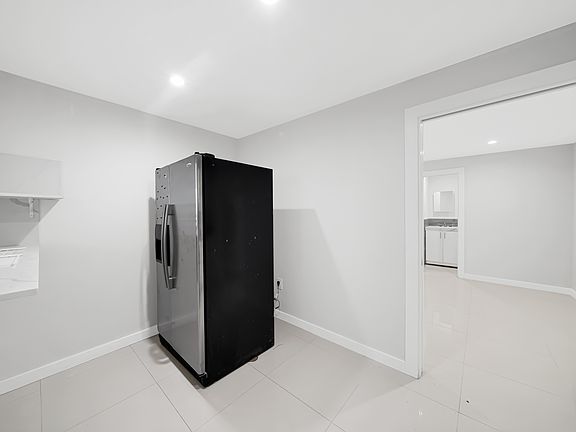5th image of 2810 SW 76th Ave #A