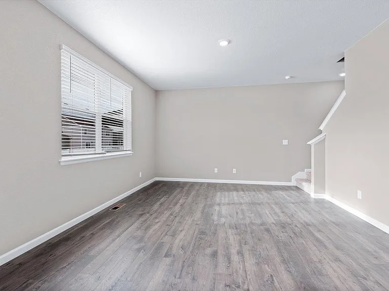 1573 Northcroft Dr — Photo 14