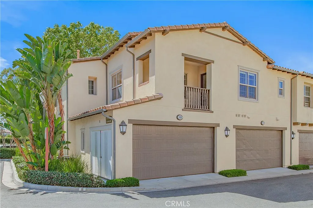 3 bed, 2.5 bath, 1734 sqft, $4,300 — Photo 2