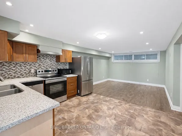 926 Flagship Dr #1, Mississauga, ON L4Y 2J4