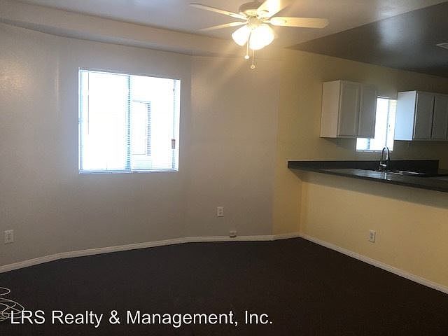 1st image of 831 1/2 W 40th Pl
