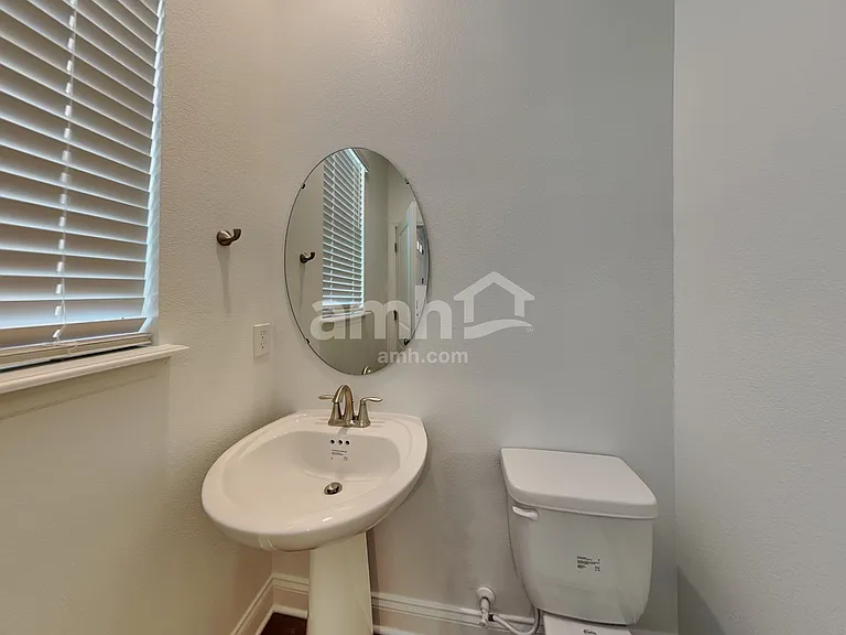 16397 Aubergine Aly — Photo 7