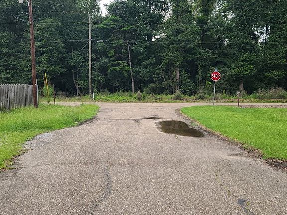 4th image of 21411 Whittom Ln