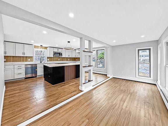 3rd image of 21 Burlington Rd