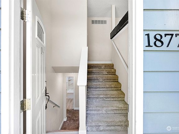3rd image of 18770 2nd Avenue NE