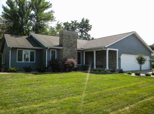 1635 Crow Creek Rd, Bettendorf, IA 52722