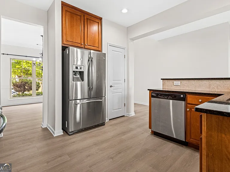 7911 Brass Lantern Dr — Photo 3