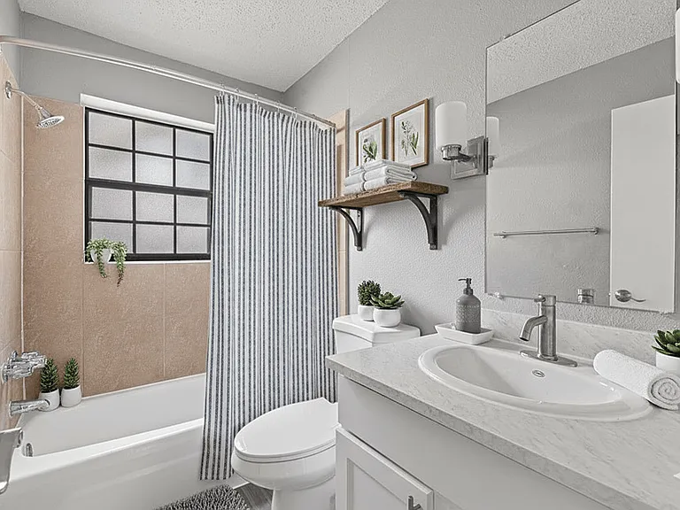 The Flats at Seminole Heights — Photo 13