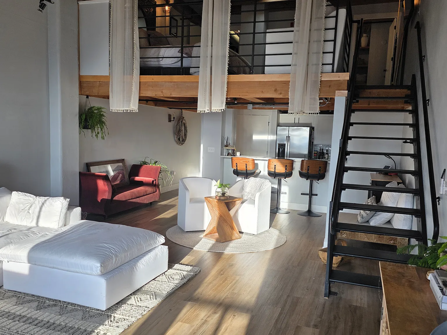 191 N Broadway — Photo 3