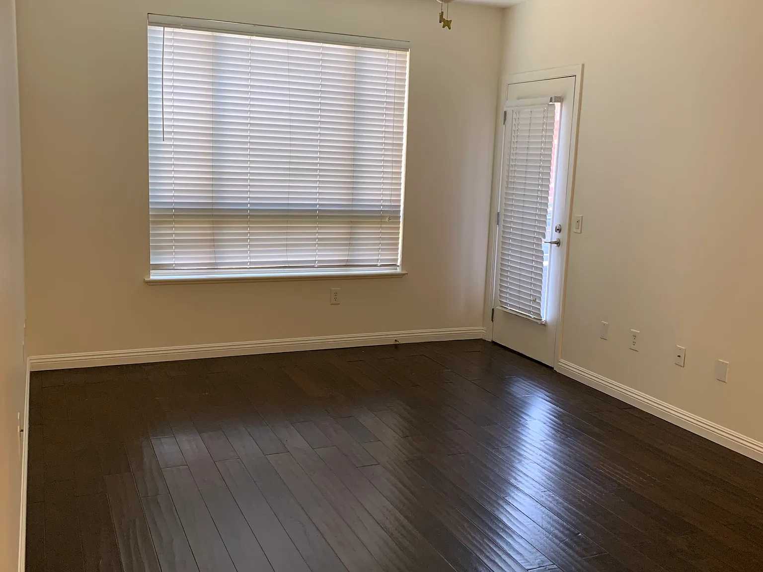 2 bed, 1042 sqft, $3,100 — Photo 2