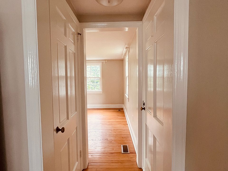 1st image of 9 Kings Ln