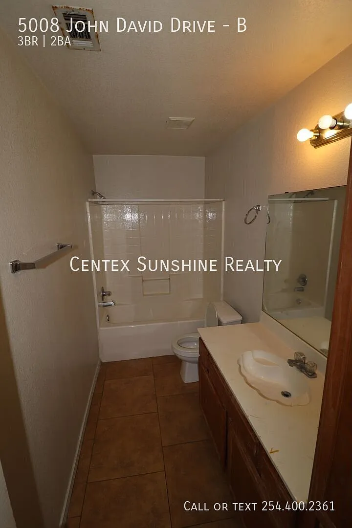 3BR 2BA available — Photo 4