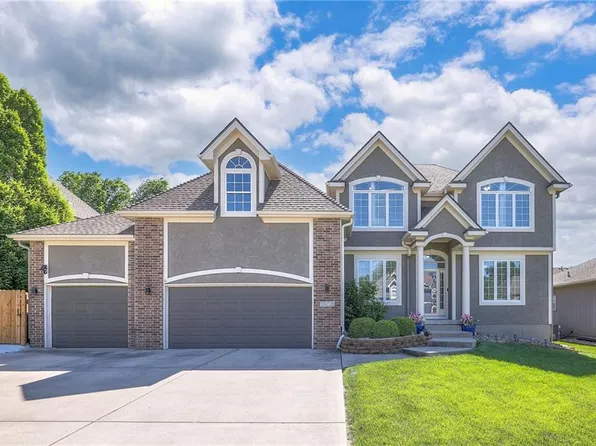 3915 SW Granite Ln, Lees Summit, MO 64082