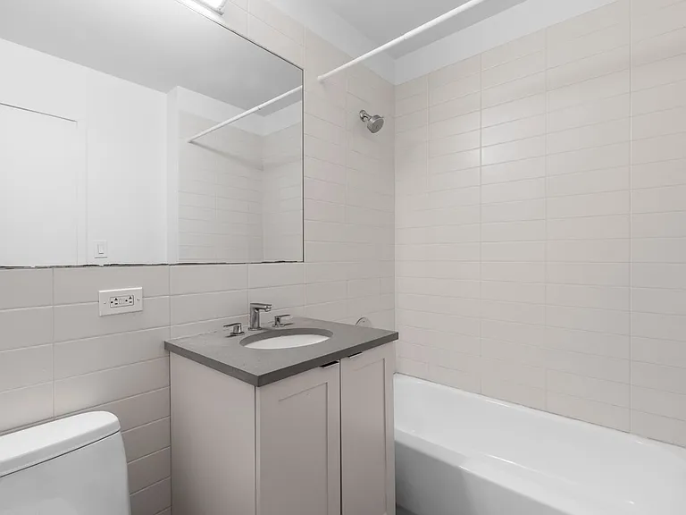 420 W 42nd St #34F — Photo 4