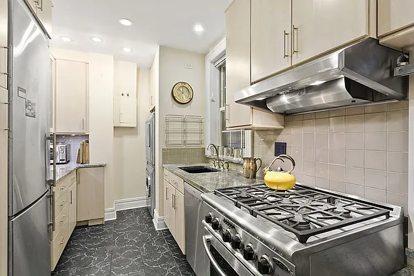 Sold by Corcoran | media 14