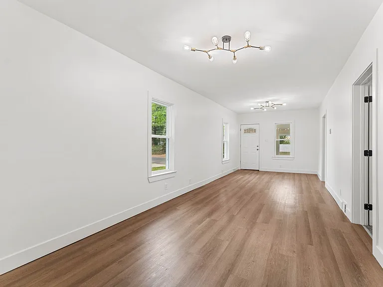 8534 Orchard Ave — Photo 4