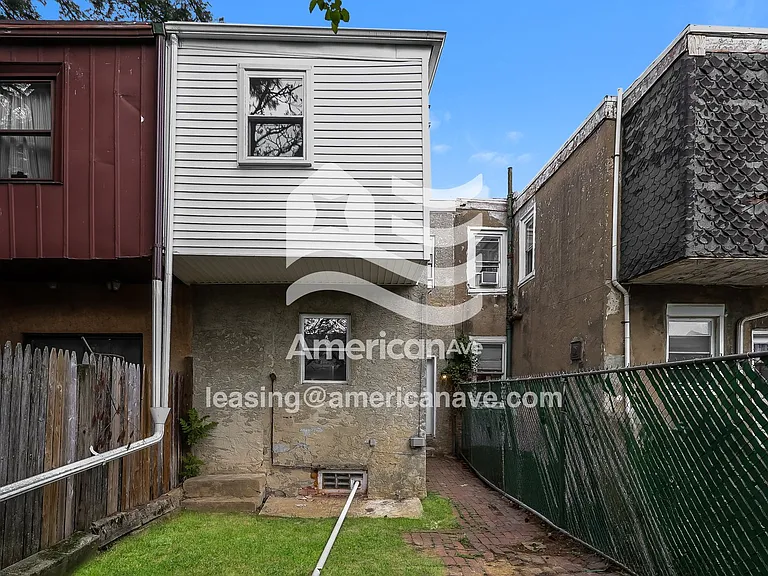 1373543_015_rear_view_15.jpg