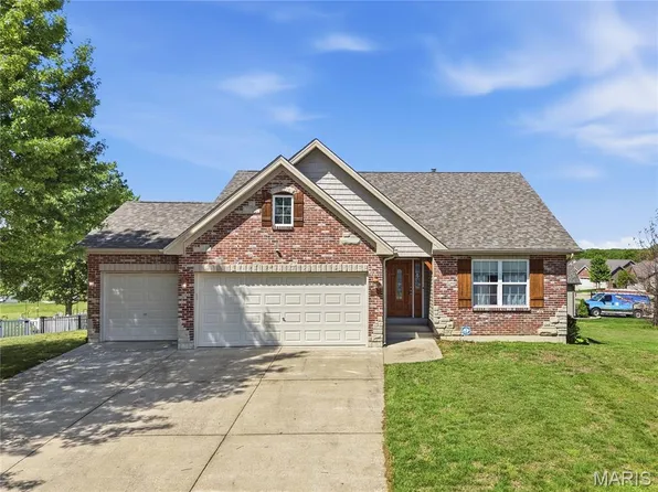 911 Pittsburg Landing Dr, Wentzville, MO 63385