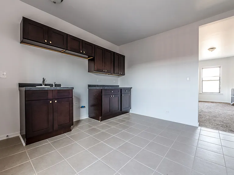330 N Pine — Photo 1