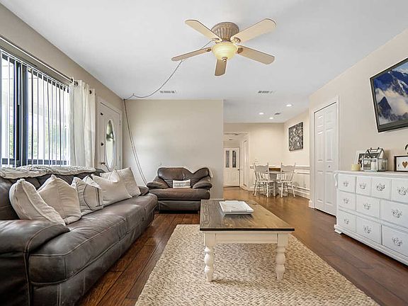 5th image of 2242 Monteau Dr
