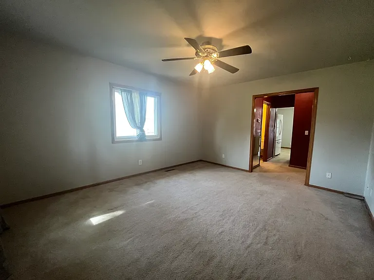 924 Custer St — Photo 2
