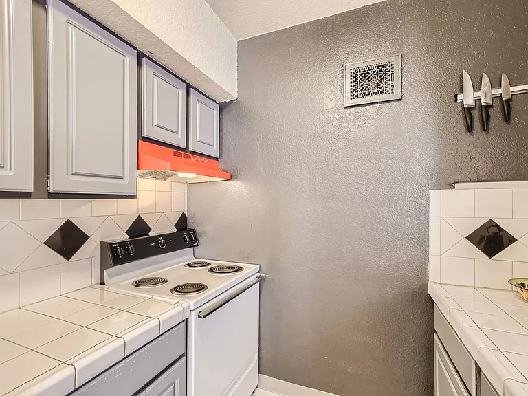 1137 N Sherman St #12 — Photo 6