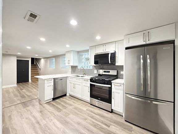 5th image of 2617 W Rascher Ave