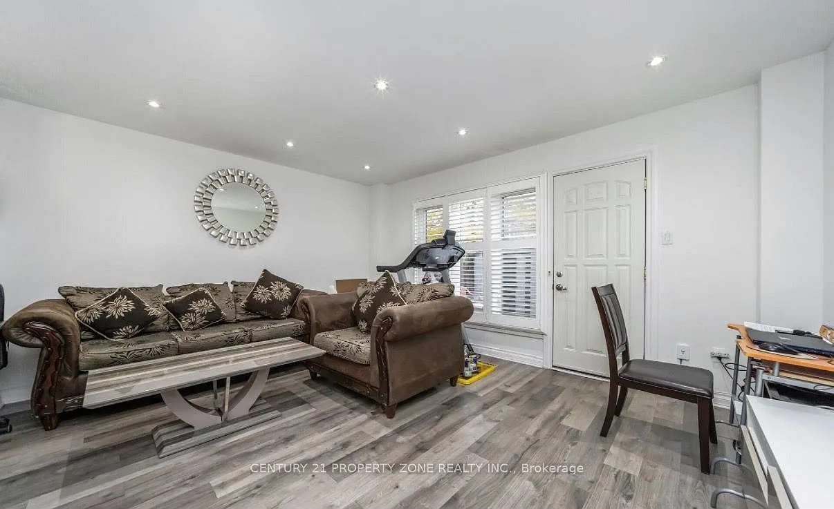 3 bed, $2,400 — Photo 4
