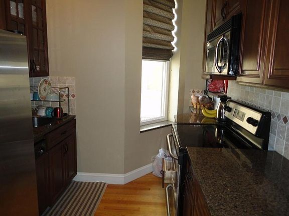5th image of 2610 W Walton St APT 1