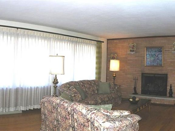 4th image of 242 Meadow Ln